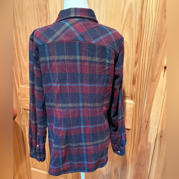 Legendary Whitetails Brand Womens Flannel Shirt - Picture 2 of 12